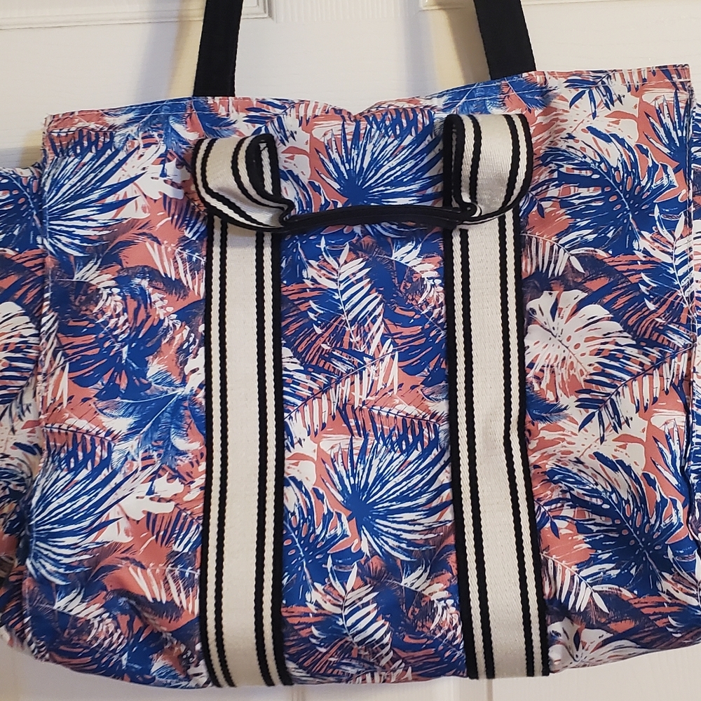 Weekender Bag - Picture 2 of 5